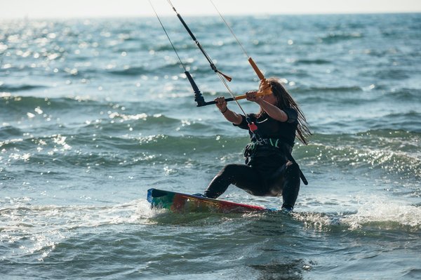 Les meilleurs spots de kitesurf en france pour tous niveaux